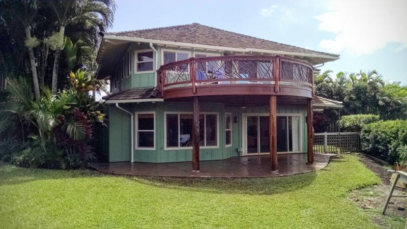 Curved custom deck amazing woodwork