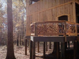 Curved Mountain Laurel Handrails on Georgia Treehouse