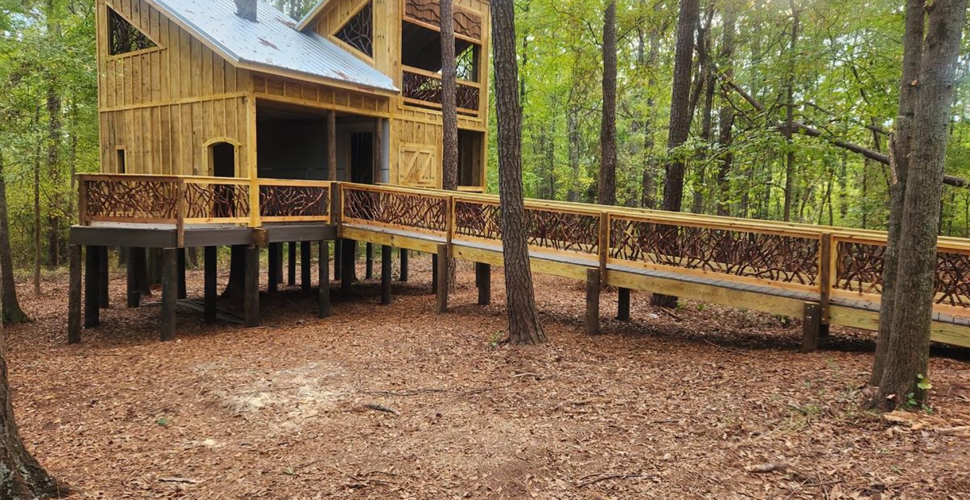 A charming treehouse in Covington, GA, featuring Mountain Laurel handrails, designed to enhance safety and aesthetic appeal in a natural setting.
