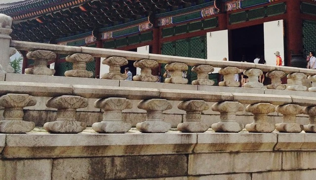 A stone handrail at a Korean castle, highlighting the monumental quality of stone in thoughtful architectural design, enhancing the historical significance of the structure.