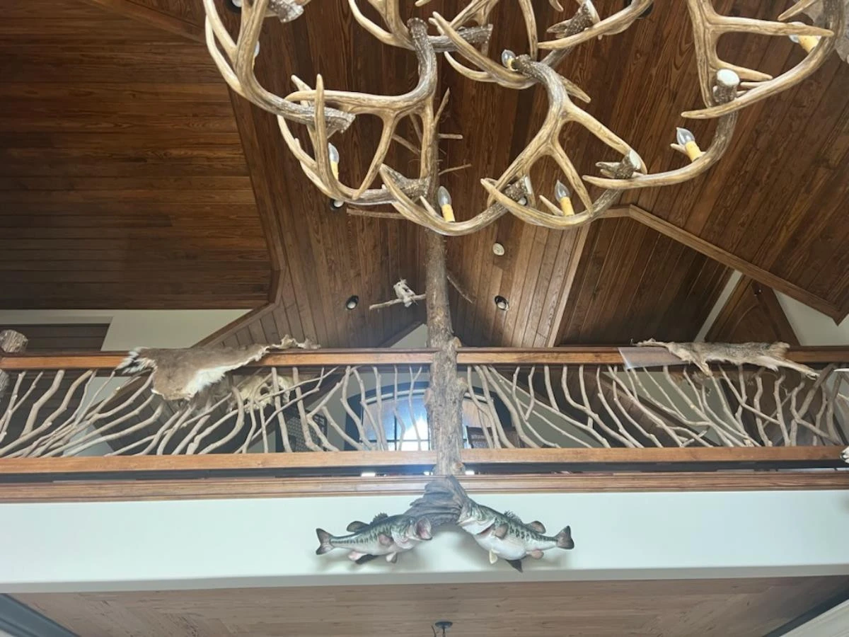 Grove Hill Al Close Up Mountain Laurel Handrail Banister With Hung Up Bass Decoration
